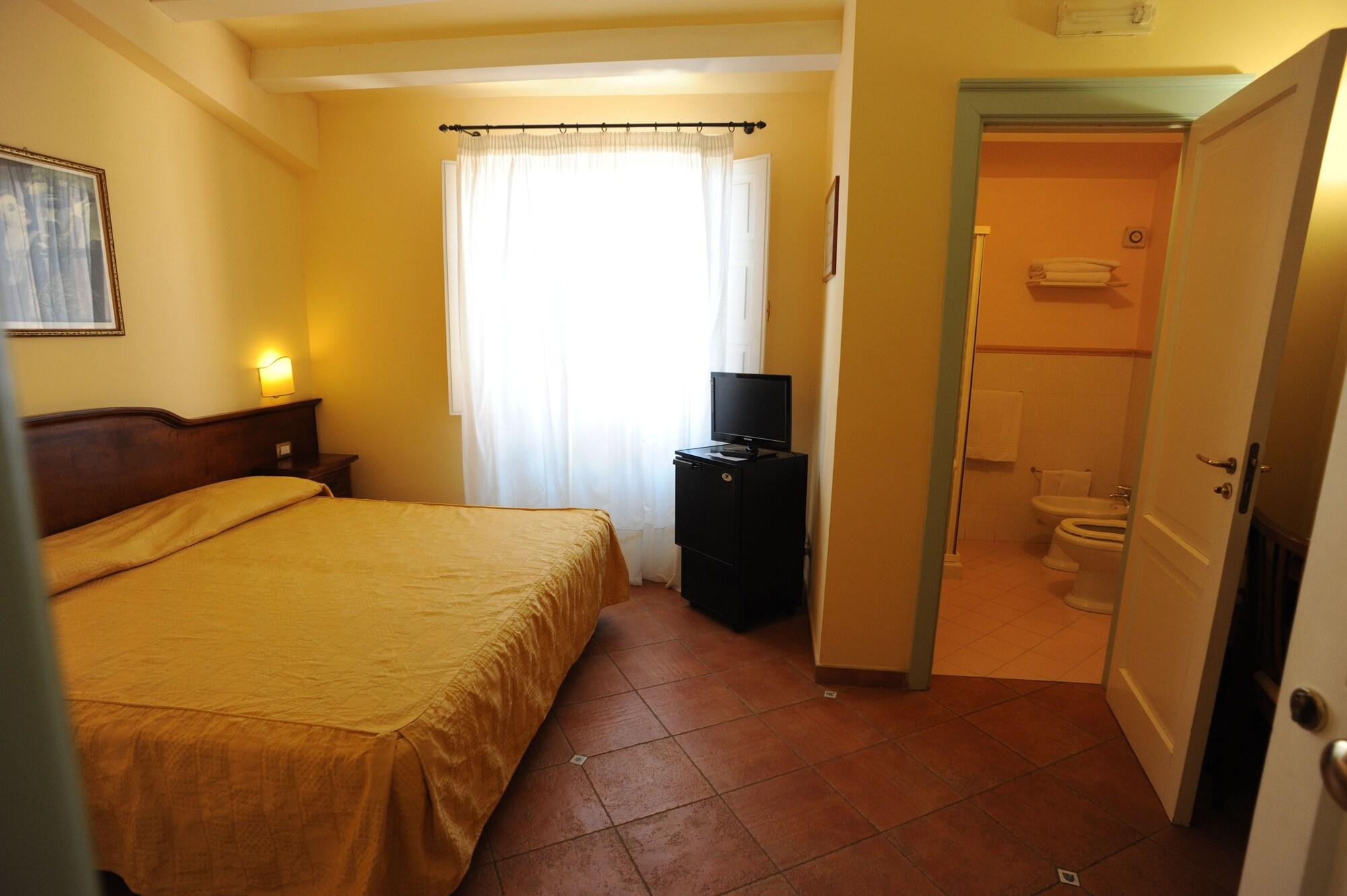 Hotel Mediterraneo Сиракузы Экстерьер фото