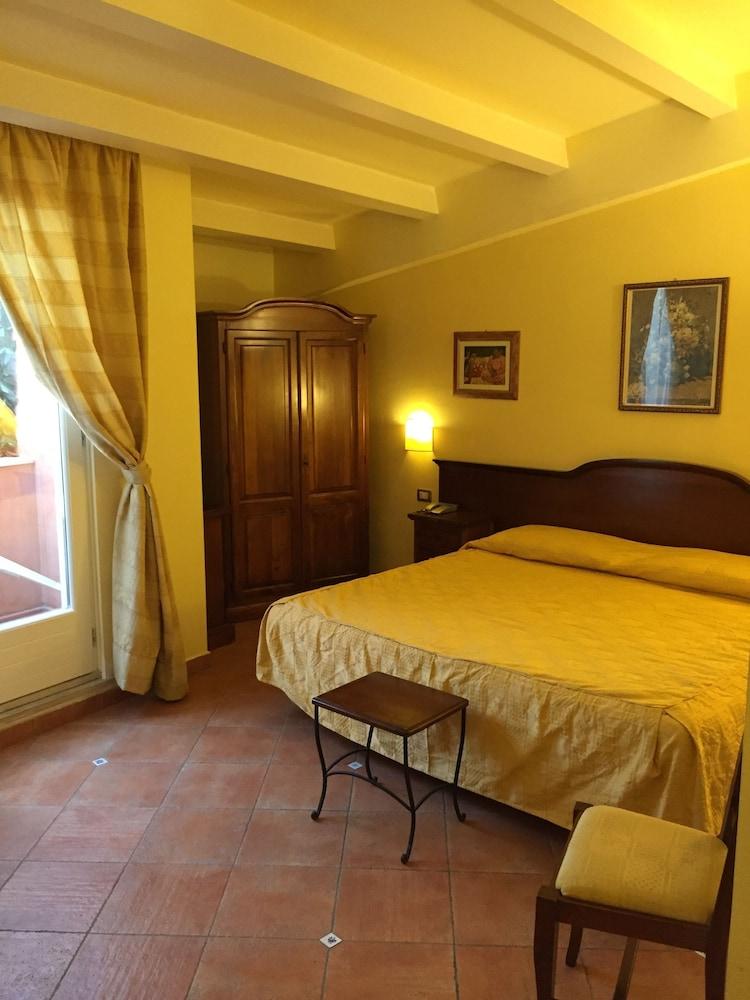 Hotel Mediterraneo Сиракузы Экстерьер фото